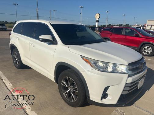 2017 Toyota Highlander LE I4