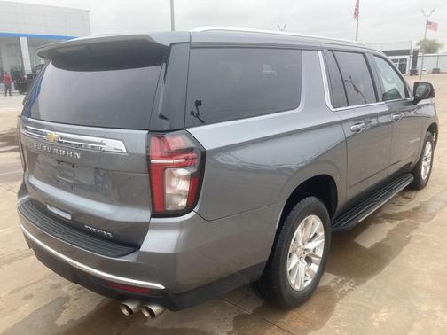 Photo 4 of 10 of 2021 Chevrolet Suburban Premier