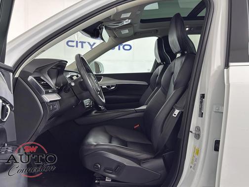 2022 Volvo XC90 T5 Momentum