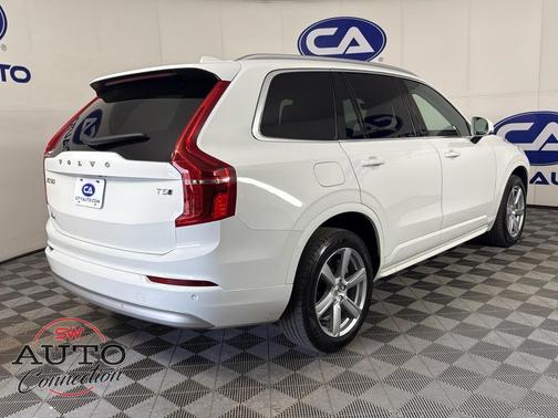 2022 Volvo XC90 T5 Momentum