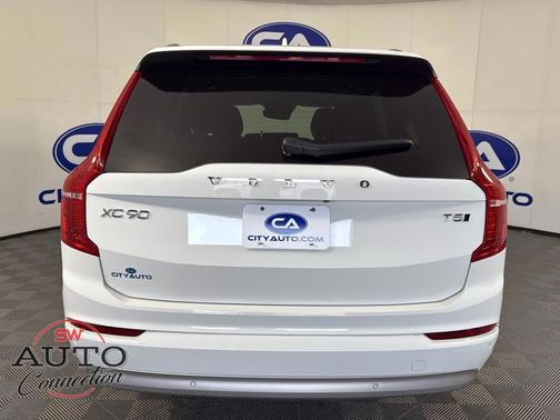 2022 Volvo XC90 T5 Momentum