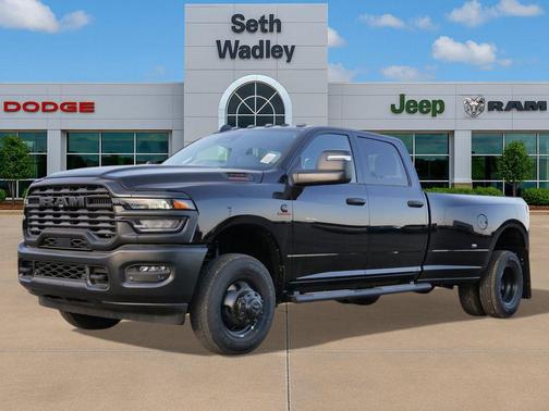 Diamond Black Crystal Pearlcoat 2026 RAM 3500 Tradesman Crew Cab 4x4 8' Box