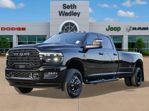 Diamond Black Crystal Pearlcoat 2026 RAM 3500 Laramie Crew Cab 4x4 8' Box