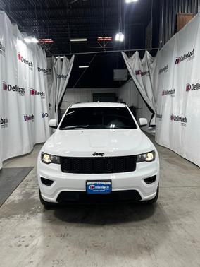 2022 Jeep Grand Cherokee Laredo