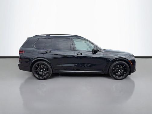 2025 BMW X7 M60i