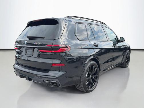 2025 BMW X7 M60i