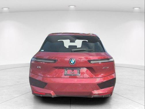 Aventurin Red Metallic 2025 BMW iX xDrive50