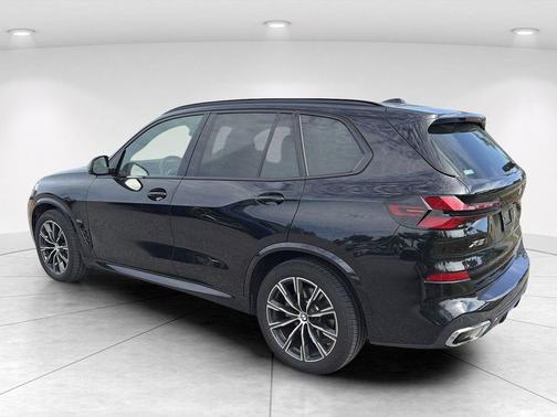 Black Sapphire Metallic 2025 BMW X5 xDrive40i
