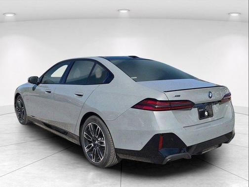 Carbon Black Metallic 2026 BMW 550e xDrive