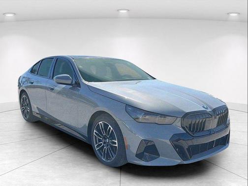 Carbon Black Metallic 2026 BMW 550e xDrive