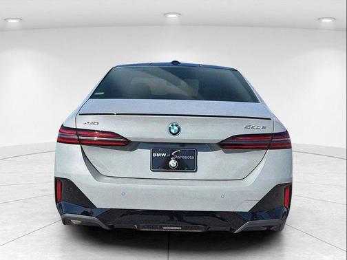 Carbon Black Metallic 2026 BMW 550e xDrive