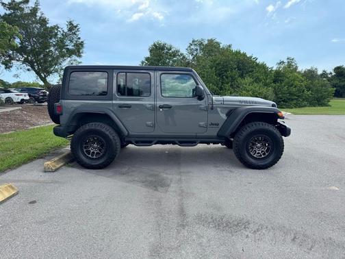 Sting-Gray Clearcoat 2023 Jeep Wrangler Willys