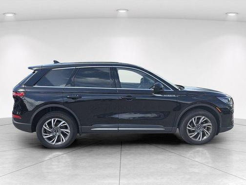 Infinite Black Metallic Clearcoat 2024 Lincoln Corsair Premiere