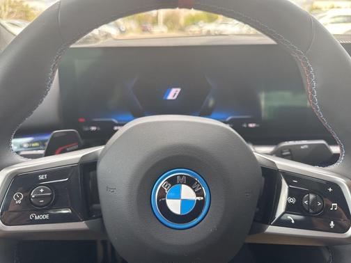 2025 BMW i5 M60