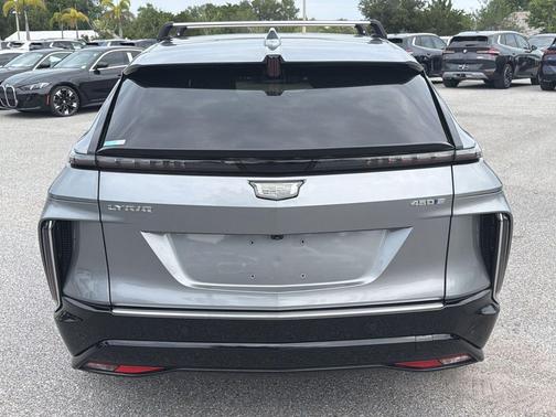 Argent Silver Metallic 2024 Cadillac LYRIQ Luxury