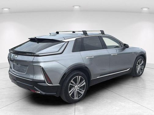 Argent Silver Metallic 2024 Cadillac LYRIQ Luxury