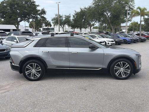 Argent Silver Metallic 2024 Cadillac LYRIQ Luxury