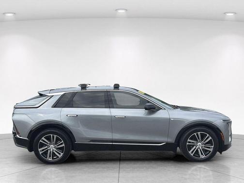 Argent Silver Metallic 2024 Cadillac LYRIQ Luxury