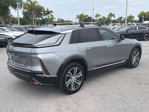 Argent Silver Metallic 2024 Cadillac LYRIQ Luxury