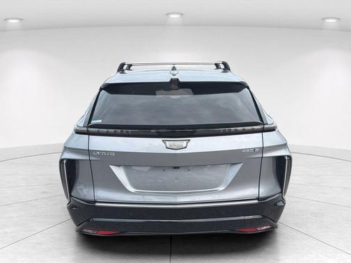 Argent Silver Metallic 2024 Cadillac LYRIQ Luxury