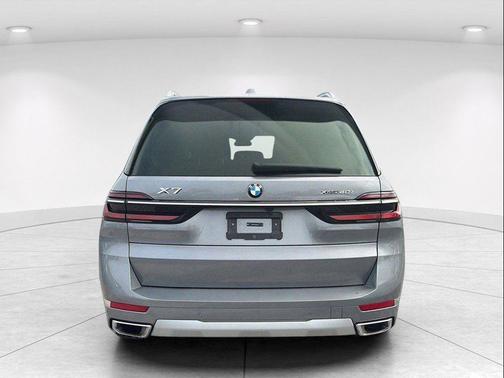Grey 2024 BMW X7 xDrive40i