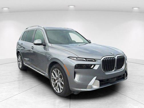 Grey 2024 BMW X7 xDrive40i