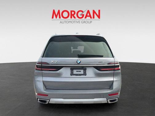 Grey 2024 BMW X7 xDrive40i