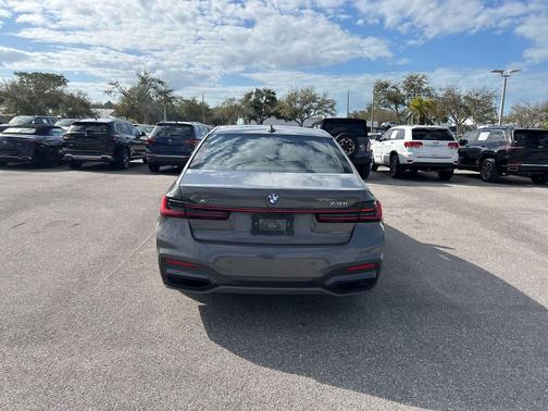 2022 BMW 740 i xDrive