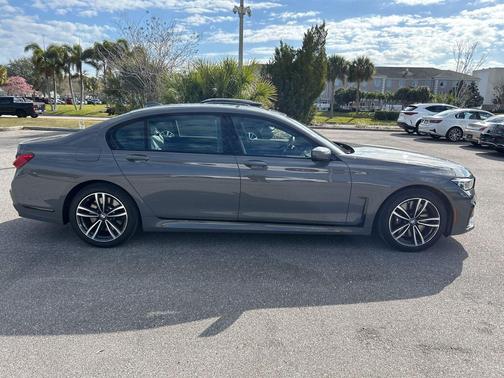 2022 BMW 740 i xDrive