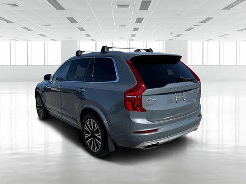 2021 Volvo XC90 T5 Momentum
