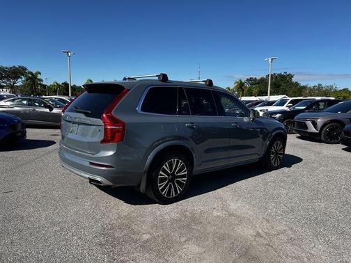2021 Volvo XC90 T5 Momentum