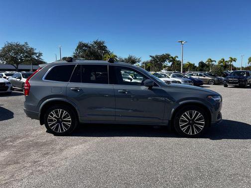 2021 Volvo XC90 T5 Momentum