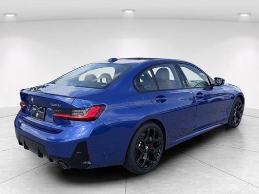 Portimao Blue Metallic 2026 BMW 330 330i