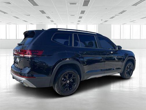 2024 Volkswagen Atlas 2.0T SE w/Technology 4MOTION