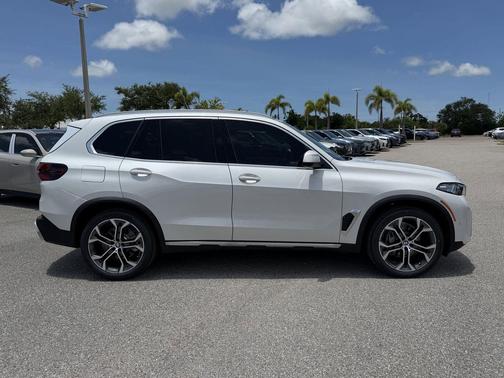 Mineral White Metallic 2026 BMW X5 sDrive40i