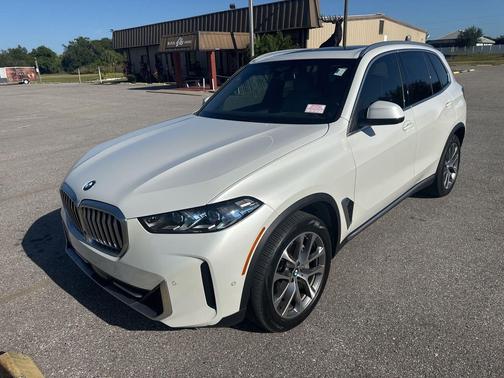 Mineral White Metallic 2024 BMW X5 sDrive40i