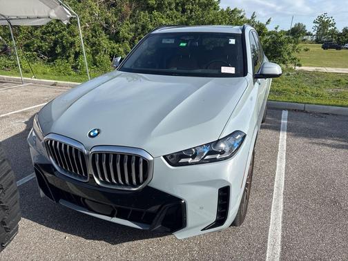 Gray Metallic 2024 BMW X5 sDrive40i