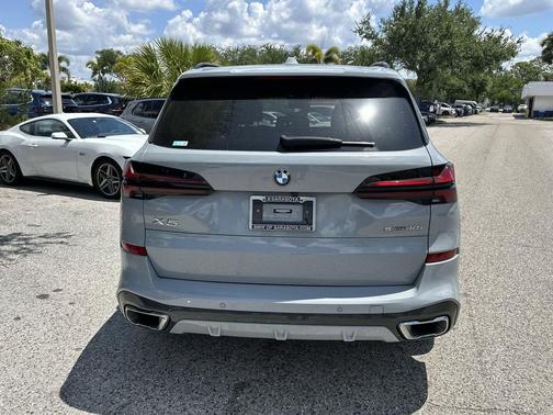 Gray Metallic 2024 BMW X5 sDrive40i