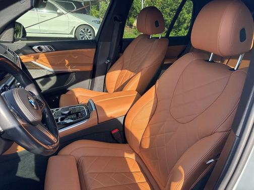 Gray Metallic 2024 BMW X5 sDrive40i