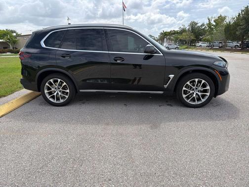 Black Sapphire Metallic 2024 BMW X5 sDrive40i