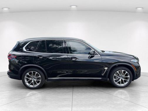 Black Sapphire Metallic 2024 BMW X5 sDrive40i