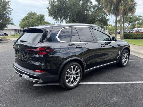 Black Sapphire Metallic 2024 BMW X5 sDrive40i