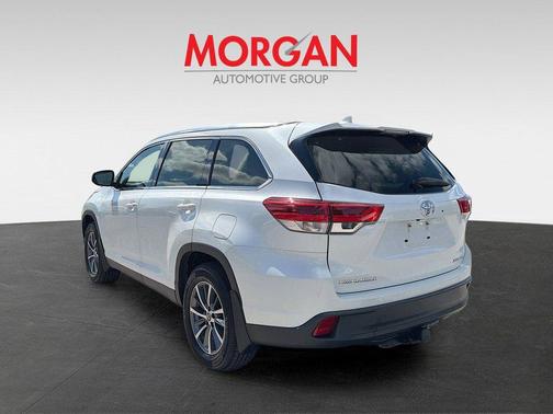 Blizzard Pearl 2019 Toyota Highlander SE