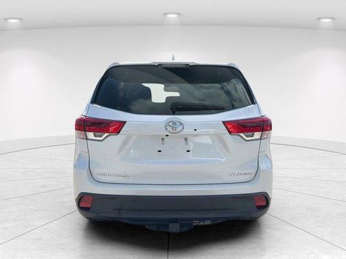 Blizzard Pearl 2019 Toyota Highlander XLE