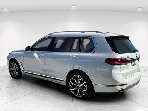 Mineral White Metallic 2024 BMW X7 xDrive40i