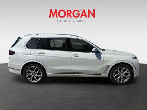 Mineral White Metallic 2024 BMW X7 xDrive40i
