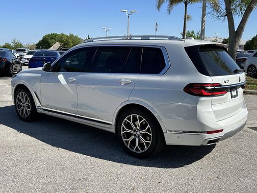 Mineral White Metallic 2024 BMW X7 xDrive40i