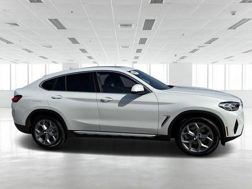 2024 BMW X4 xDrive30i