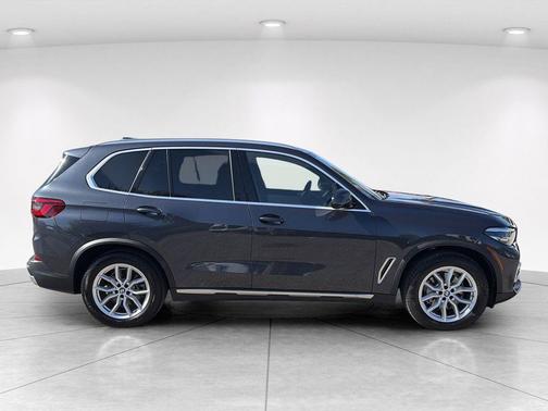 Gray Metallic 2019 BMW X5 xDrive40i