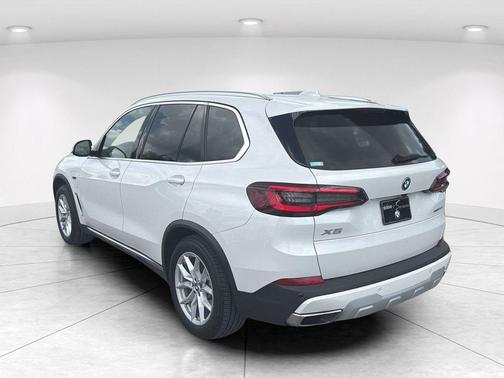 Mineral White Metallic 2022 BMW X5 PHEV xDrive45e